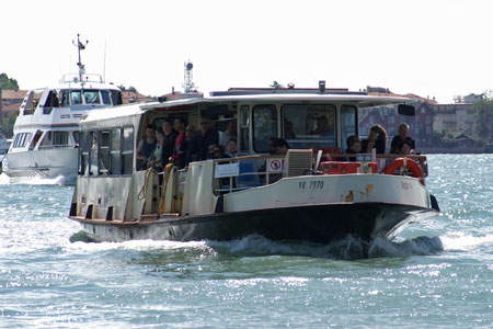 Venice - Venezia - Vaporetto - Photo: © Ian Boyle - www.simplonpc.co.uk