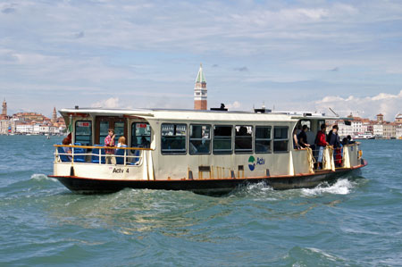 Venice - Venezia - Vaporetto - Photo: © Ian Boyle - www.simplonpc.co.uk