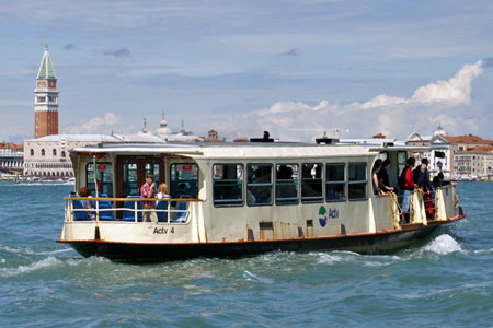 Venice - Venezia - Vaporetto - Photo: © Ian Boyle - www.simplonpc.co.uk