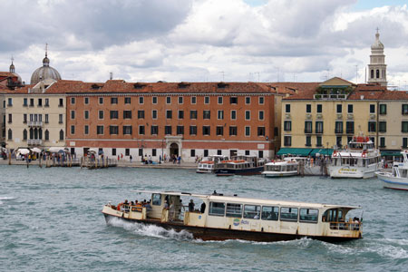 Venice - Venezia - Vaporetto - Photo: © Ian Boyle - www.simplonpc.co.uk