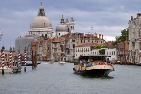 Venice - Venezia - Vaporetto - Photo: © Ian Boyle - www.simplonpc.co.uk