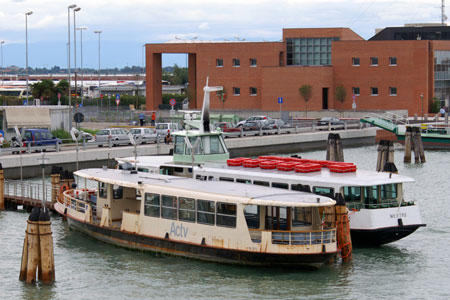 Venice - Venezia - Vaporetto - Photo: © Ian Boyle - www.simplonpc.co.uk