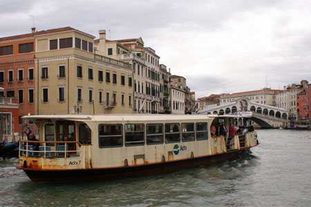 Venice - Venezia - Vaporetto - Photo: © Ian Boyle - www.simplonpc.co.uk