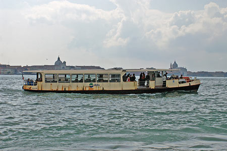 Venice - Venezia - Vaporetto - Photo: © Ian Boyle - www.simplonpc.co.uk