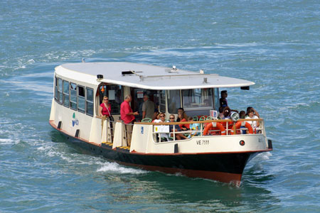 Venice - Venezia - Vaporetto - Photo: © Ian Boyle - www.simplonpc.co.uk