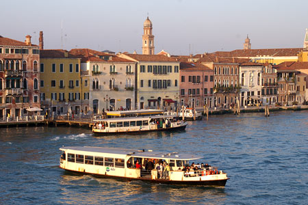 Venice - Venezia - Vaporetto - Photo: © Ian Boyle - www.simplonpc.co.uk