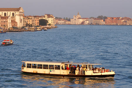 Venice - Venezia - Vaporetto - Photo: © Ian Boyle - www.simplonpc.co.uk