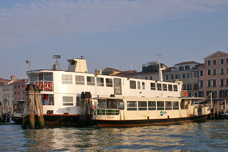 Venice - Venezia - Vaporetto - Photo: © Ian Boyle - www.simplonpc.co.uk