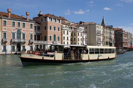 Venice - Venezia - Vaporetto - Photo: © Ian Boyle - www.simplonpc.co.uk