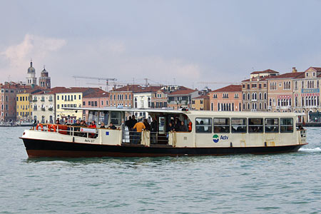 Venice - Venezia - Vaporetto - Photo: © Ian Boyle - www.simplonpc.co.uk