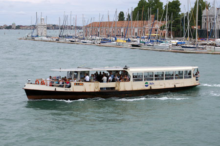 Venice - Venezia - Vaporetto - Photo: © Ian Boyle - www.simplonpc.co.uk