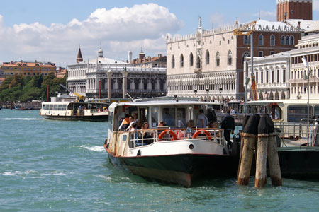 Venice - Venezia - Vaporetto - Photo: © Ian Boyle - www.simplonpc.co.uk