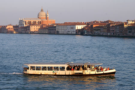 Venice - Venezia - Vaporetto - Photo: © Ian Boyle - www.simplonpc.co.uk