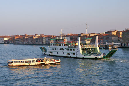 Venice - Venezia - Vaporetto - Photo: © Ian Boyle - www.simplonpc.co.uk