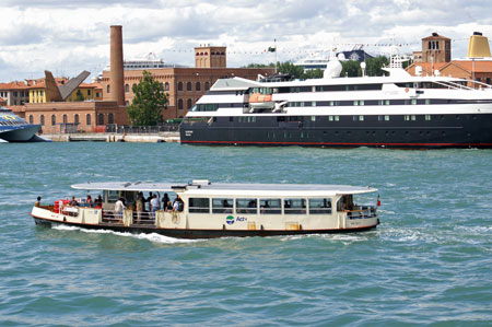 Venice - Venezia - Vaporetto - Photo: © Ian Boyle - www.simplonpc.co.uk