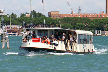 Venice - Venezia - Vaporetto - Photo: © Ian Boyle - www.simplonpc.co.uk