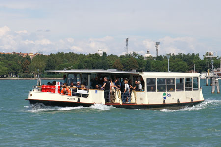 Venice - Venezia - Vaporetto - Photo: © Ian Boyle - www.simplonpc.co.uk