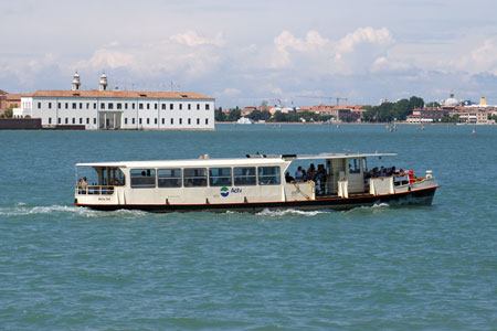 Venice - Venezia - Vaporetto - Photo: © Ian Boyle - www.simplonpc.co.uk