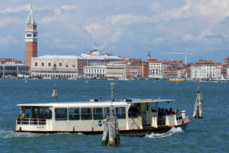 Venice - Venezia - Vaporetto - Photo: © Ian Boyle - www.simplonpc.co.uk