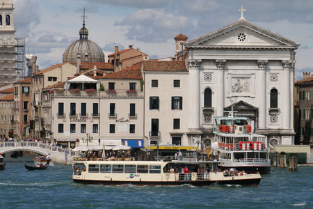 Venice - Venezia - Vaporetto - Photo: © Ian Boyle - www.simplonpc.co.uk