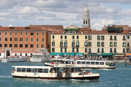 Venice - Venezia - Vaporetto - Photo: © Ian Boyle - www.simplonpc.co.uk