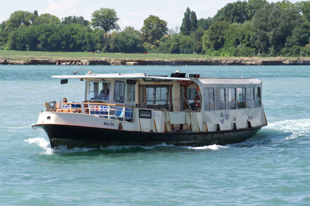 Venice - Venezia - Vaporetto - Photo: © Ian Boyle - www.simplonpc.co.uk