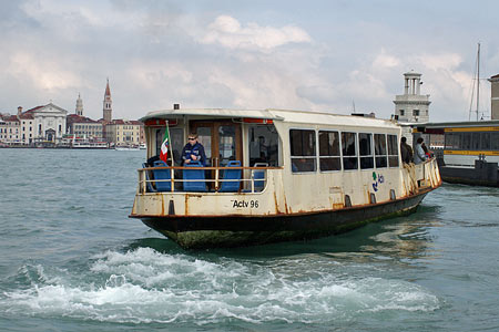 Venice - Venezia - Vaporetto - Photo: © Ian Boyle - www.simplonpc.co.uk