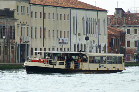 Venice - Venezia - Vaporetto - Photo: © Ian Boyle - www.simplonpc.co.uk