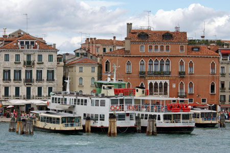 Venice Ferry - Venezia Motonave - Photo: © Ian Boyle - www.simplonpc.co.uk