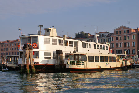 Venice Ferry - Venezia Motonave - Photo: © Ian Boyle - www.simplonpc.co.uk