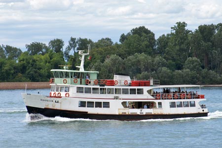 Giudecca - Venice Ferry - Venezia Motonave - Photo: © Ian Boyle - www.simplonpc.co.uk