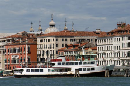 Giudecca - Venice Ferry - Venezia Motonave - Photo: © Ian Boyle - www.simplonpc.co.uk