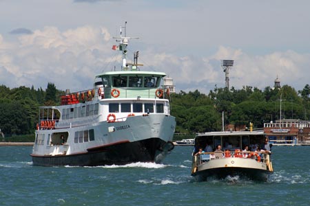 Giudecca - Venice Ferry - Venezia Motonave - Photo: © Ian Boyle - www.simplonpc.co.uk