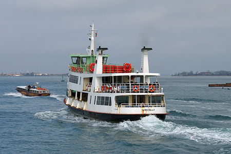 Torcello - Venice Ferry - Venezia Motonave - Photo: © Ian Boyle - www.simplonpc.co.uk