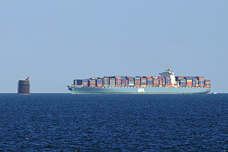 APL RUSSIA passing the NAB TOWER - Photo: © Ian Boyle, 17th August 2009