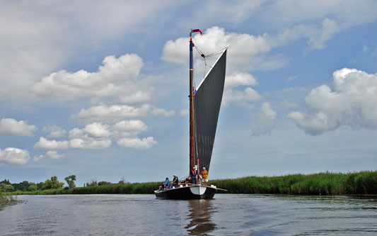 ALBION - Norfolk Wherry - Photo: ©2012 Ian Boyle - www.simplonpc.co.uk - Simplon Postcards