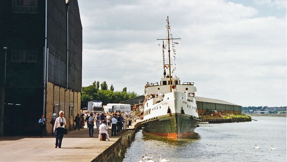 BALMORAL (1949) - Waverley Excursions - Photo: ©1995 Ian Boyle - www.simplonpc.co.uk