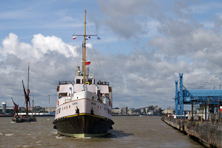 MV BALMORAL - Waverley Excursions - www.simplonpc.co.uk - Photo: © Ian Boyle, 29th June 2007