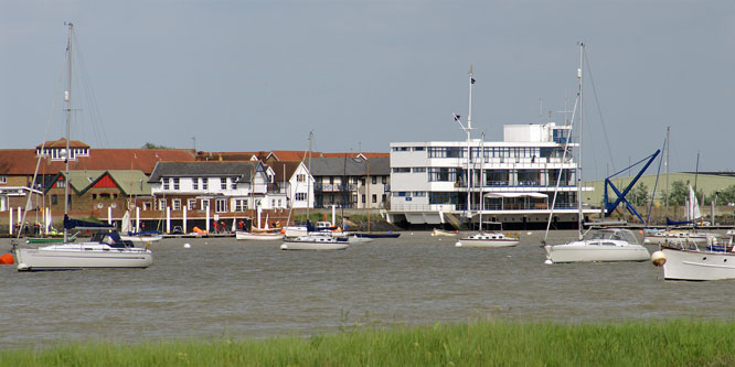 Burnham-on-Crouch - Photo:  Ian Boyle, 28th May 2006 - www.simplonpc.co.uk