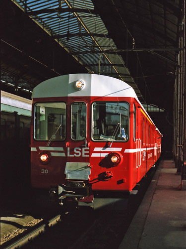 Luzern–Stans–Engelberg Bahn - Photo: ©1985 Ian Boyle - www.simplonpc.co.uk - Simplon Postcards