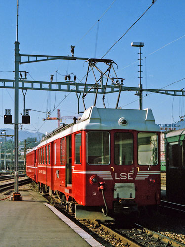 Luzern–Stans–Engelberg Bahn - Photo: ©1985 Ian Boyle - www.simplonpc.co.uk - Simplon Postcards