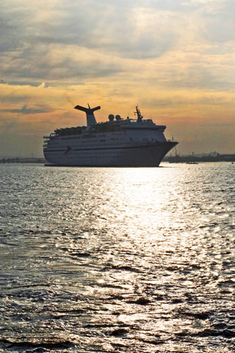 Magellan - Cruise & Maritime Voyages - Photo: © Ian Boyle, 11th March 2015 - www.simplonpc.co.uk