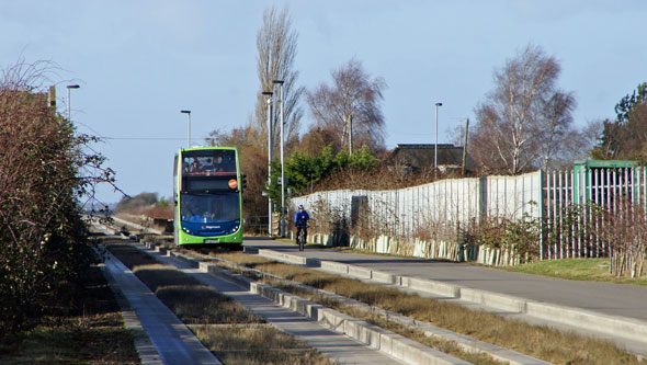 Cambridge Busway - Photo: ©2013 Ian Boyle - www.simplonpc.co.uk