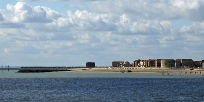 Martello Towers D & E - Photo:  Ian Boyle, Clacton, 30th September 2006 - www.simplonpc.co.uk