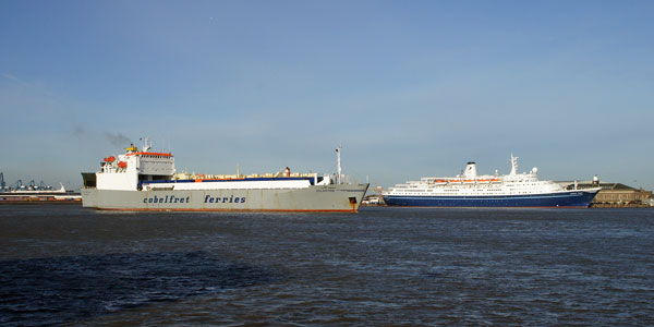 EGLANTINE - Cobelfret - Photo: © Ian Boyle, 20th December 2011 - www.simplonpc.co.uk