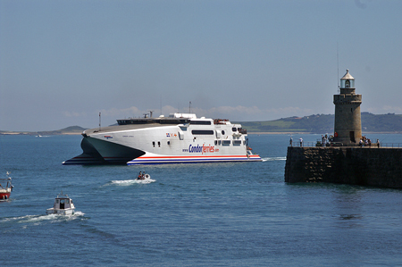 Condor Express at St Peter Port - Photo: © Ian Boyle, 2nd June 2007 - www.simplonpc.co.uk