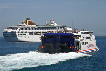 Condor Express at St Peter Port - Photo: © Ian Boyle, 2nd June 2007 - www.simplonpc.co.uk