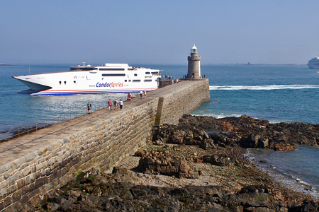 Condor Express at St Peter Port - Photo: © Ian Boyle, 30th August 2008 - www.simplonpc.co.uk