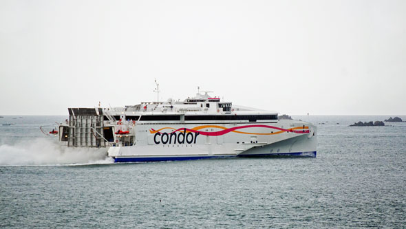 CONDOR LIBERATION - Photo: © Ian Boyle, 12th May 2015 - www.simplonpc.co.uk