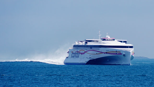 CONDOR LIBERATION at St Peter Port - Photo: © Ian Boyle, 24th May 2015 - www.simplonpc.co.uk